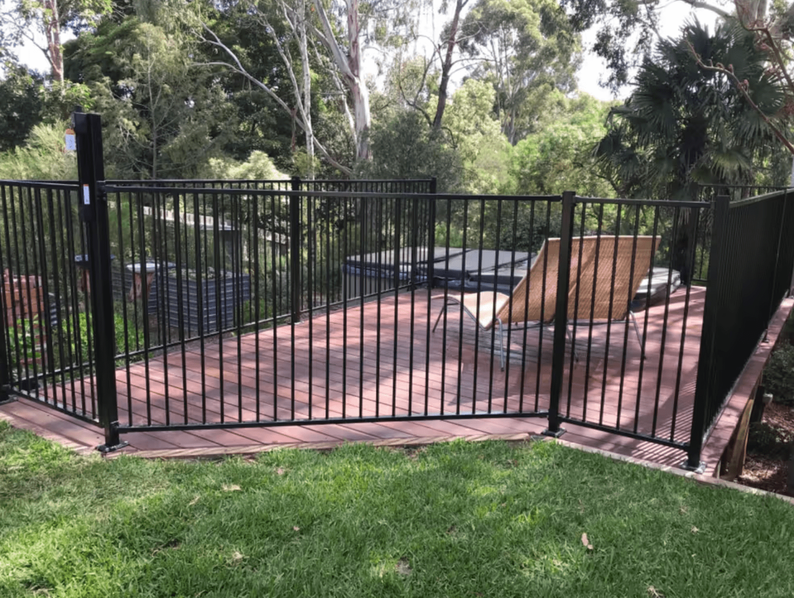 Aluminium pool fencing