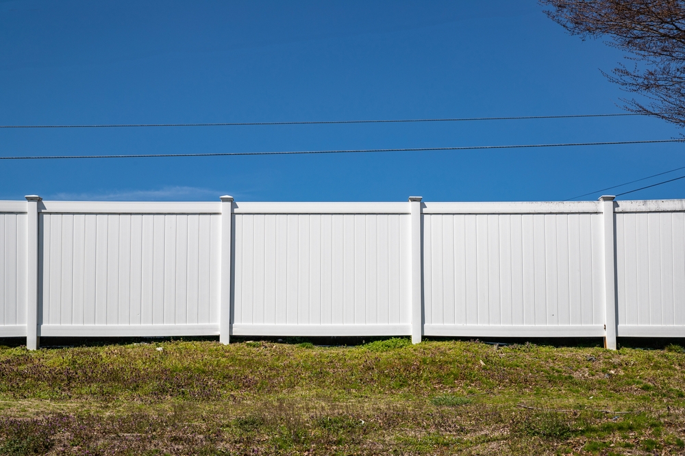 Best fencing designs for hot weather conditions